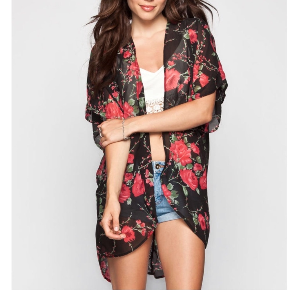 Full Tilt Floral🌹 Kimono